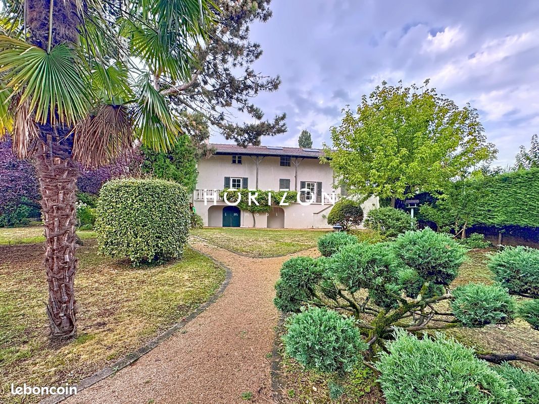 Casa de 8 divisões em Charnay-les-Macon, France N.º 334904