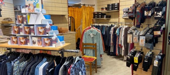 180m² Commercial property in Sainte-Maure-de-Touraine, France No. 219590 3