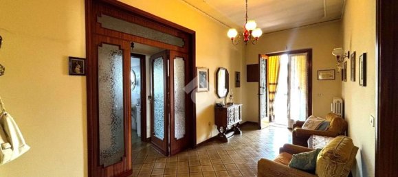 4 bedrooms Villa in Uzzano, Italy No. 328580 4