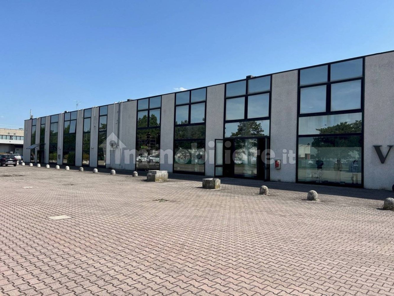 1500m² Warehouse in Granarolo dell'Emilia, Italy No. 31436