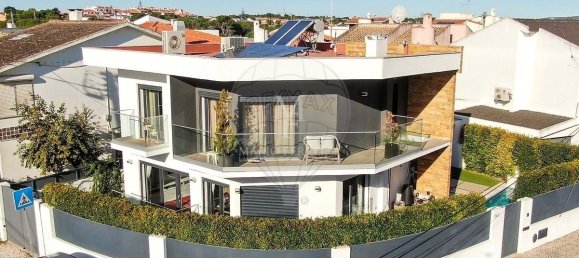 4 bedrooms Villa in Cascais, Portugal No. 169990 19