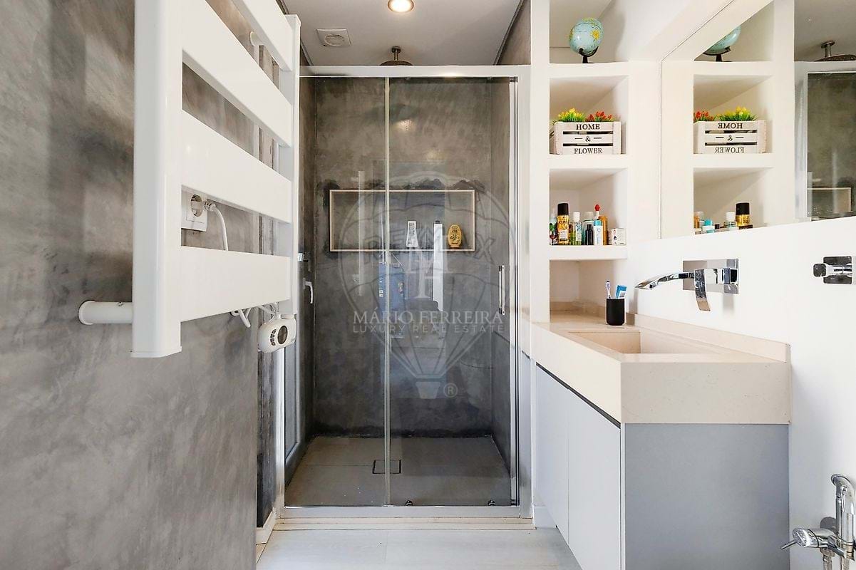 4 bedrooms Villa in Cascais, Portugal No. 169990