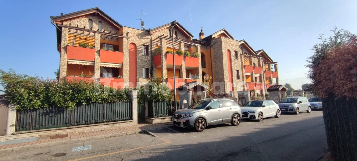 2 bedrooms Apartment in Lomagna, Italy No. 118489