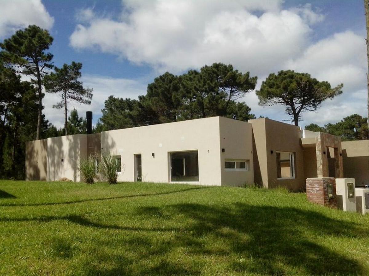 3 bedrooms House in Mar del Plata, Argentina No. 77992