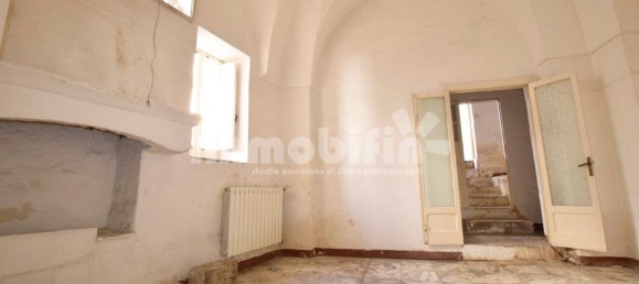 Apartamento de 4 habitaciónes en Oria, Italy No. 42318 9