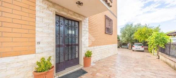 3 rooms Apartment in Rome, Italy No. 280444 2