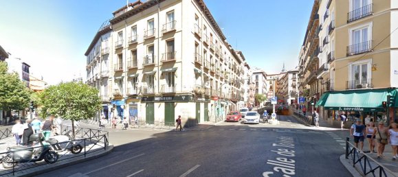 106m² Commercial property in Madrid, Spain No. 77063 9