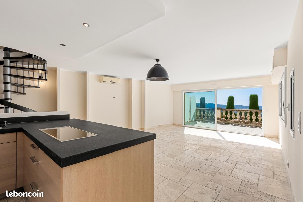 4 bedrooms Duplex in Grasse, France No. 336707