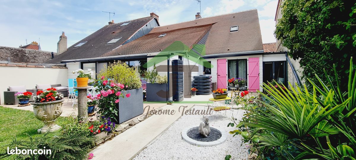 3 bedrooms House in Chateaudun, France No. 268817