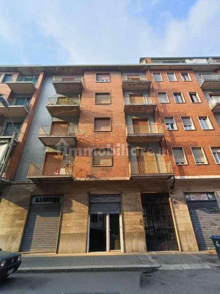 1 room Commercial property in Turin, Italy No. 396966