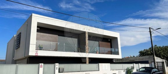 3 bedrooms House in Seixal, Portugal No. 188823 2