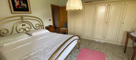 10 Schlafzimmer Haus in Castelnovo ne' Monti, Italy, Nr. 338264 14