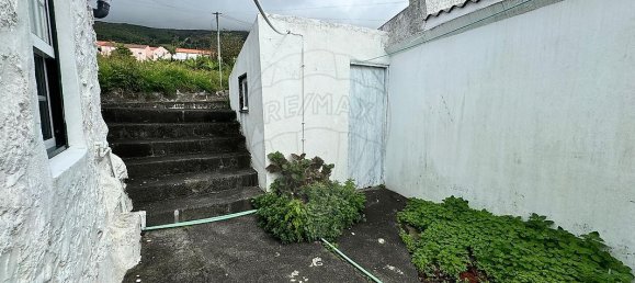 2 bedrooms House in Madalena, Portugal No. 34372 3