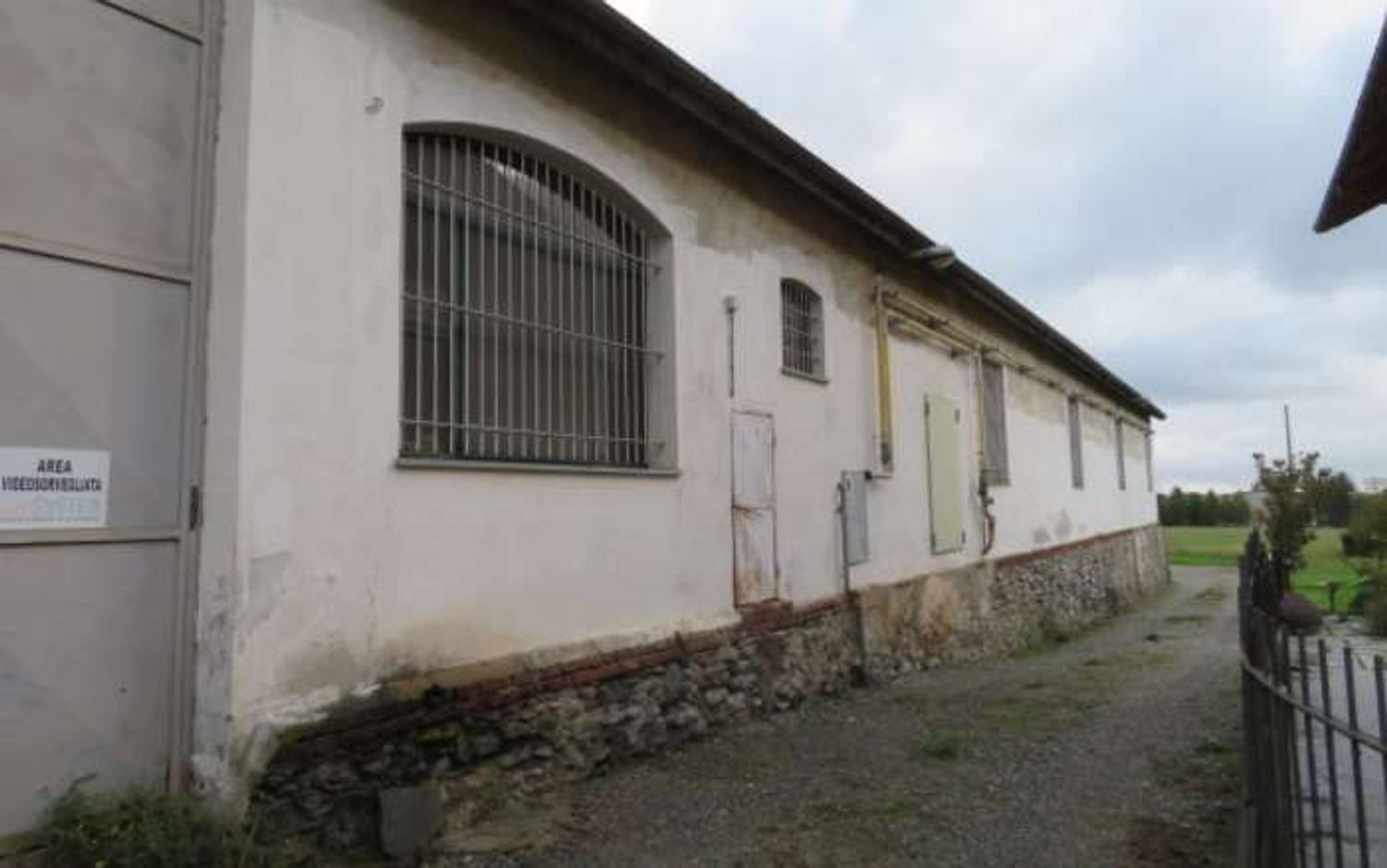 Almacén en Luserna San Giovanni, Italy 1578 m² No. 265175