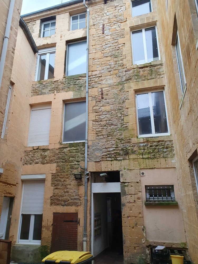 Edificio en Charleville-Mezieres, France 550 m² No. 38484