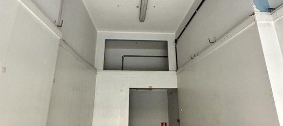 Гараж 114м² в Бари, Италия № 154943 3