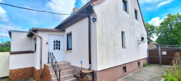 3 bedrooms Townhouse in Salzlandkreis, Germany No. 219098 2