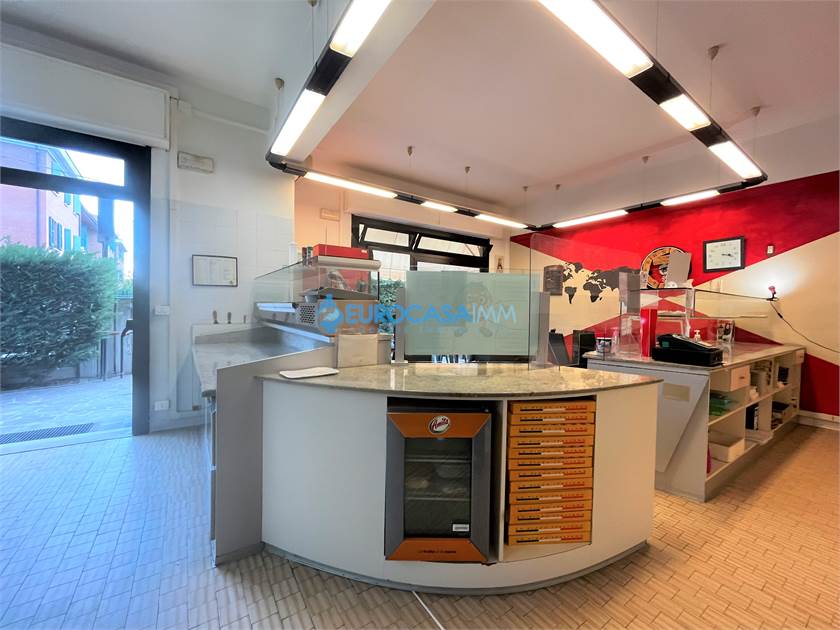 2-salle Propriété commerciale à Carpi, Italy No. 61250