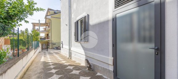 3 chambres Appartement à Guidonia Montecelio, Italy No. 329437 30