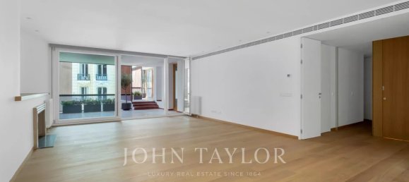 Apartamento de 4 dormitorios en Madrid, Spain No. 162329 3