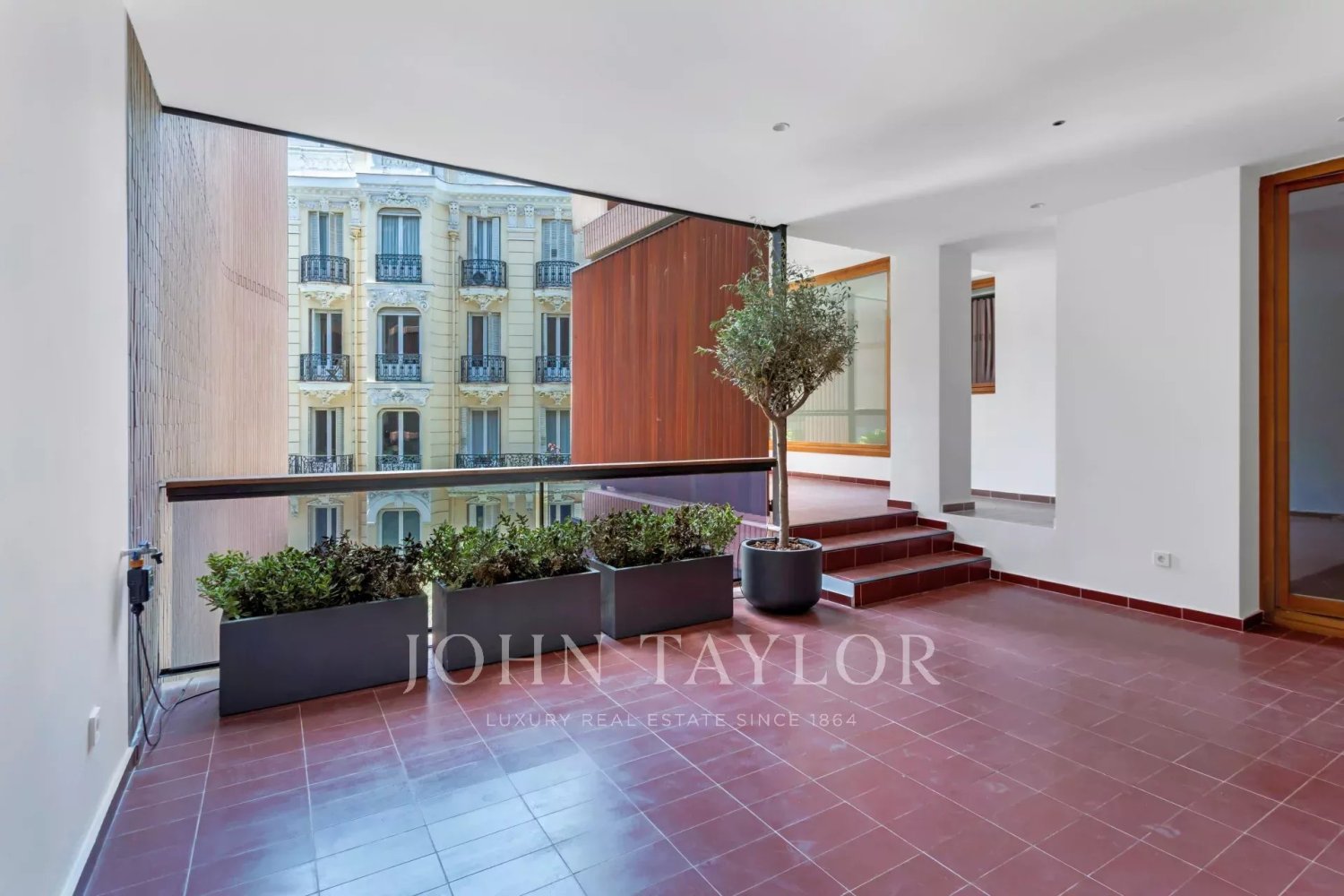 Apartamento de 4 dormitorios en Madrid, Spain No. 162329