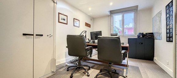 4 rooms Apartment in Paris, France No. 188794 2