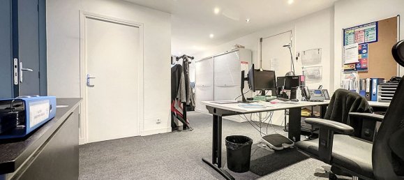 4 rooms Apartment in Paris, France No. 188794 10