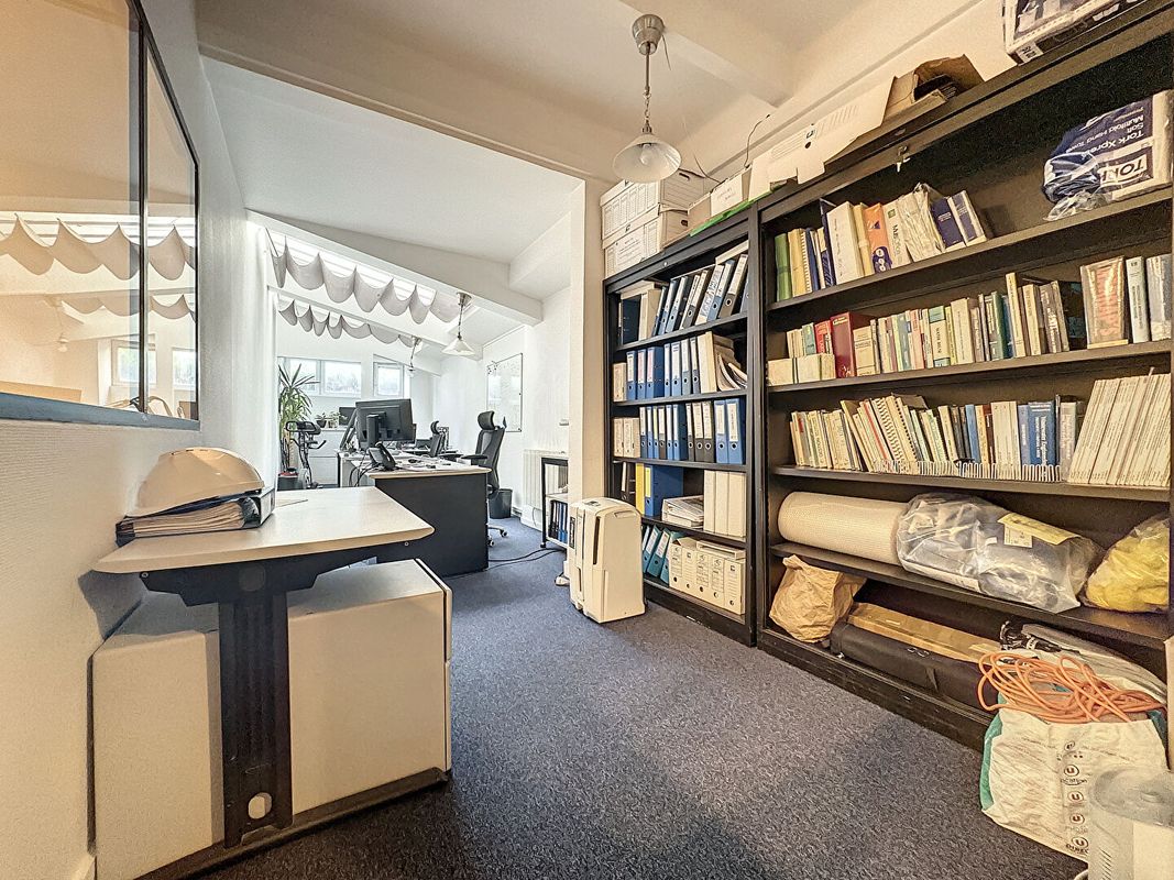 4 rooms Apartment in Paris, France No. 188794