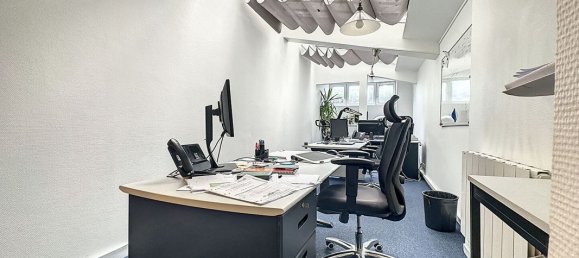 4 rooms Apartment in Paris, France No. 188794 3