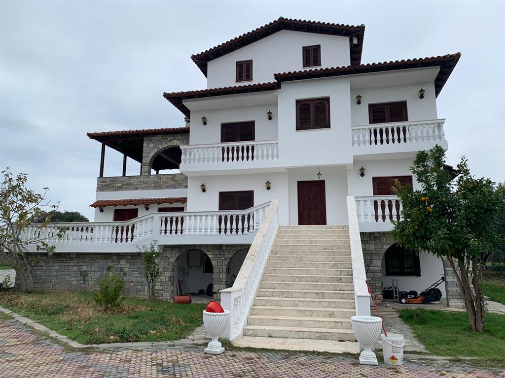 7 bedrooms Commercial property in Epanomi, Greece No. 4201