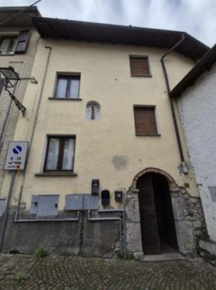 3 rooms Apartment in Casazza, Italy No. 4871