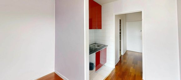 Studio in Paris, France No. 140302 3