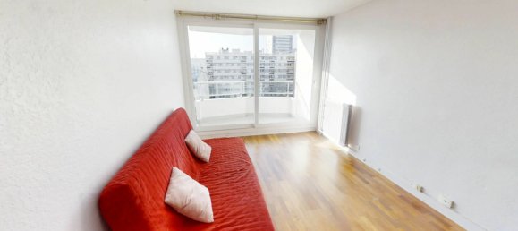 Studio in Paris, France No. 140302 2