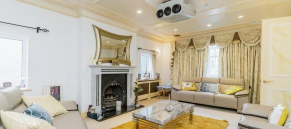 4 bedrooms House in Shirley, United Kingdom No. 8136 4