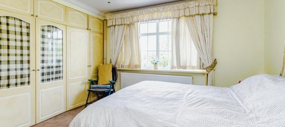 4 bedrooms House in Shirley, United Kingdom No. 8136 9