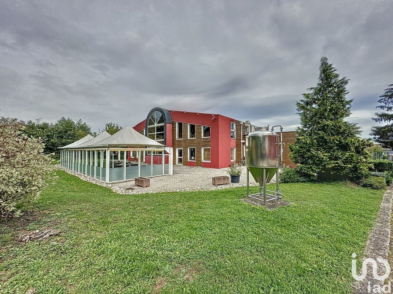 Gewerbliche Immobilie in Saint-Pierre, France 900m², Nr. 228276