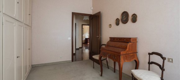 5 bedrooms Apartment in Milan, Italy No. 320760 13