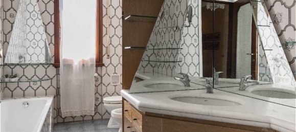 5 bedrooms Apartment in Milan, Italy No. 320760 16