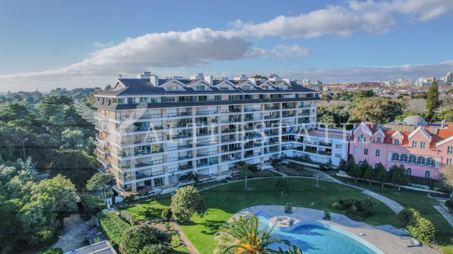 3 bedrooms Penthouse in Cascais, Portugal No. 119923