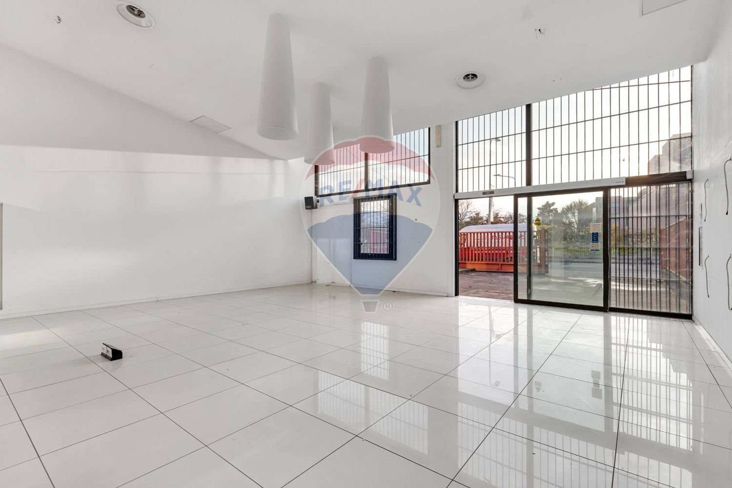 100m² Commercial property in Pieve Emanuele, Italy No. 265487