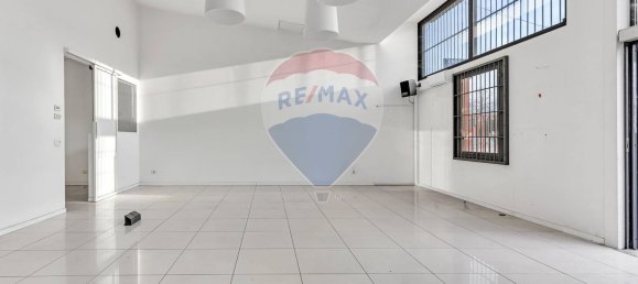 100m² Commercial property in Pieve Emanuele, Italy No. 265487 8