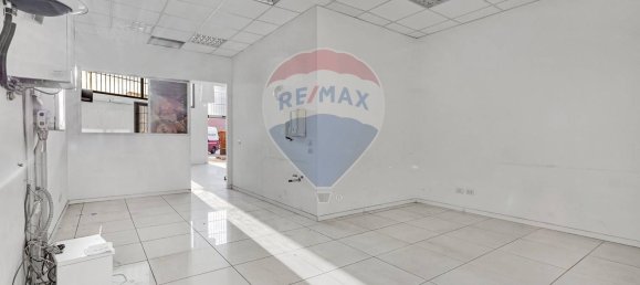 100m² Commercial property in Pieve Emanuele, Italy No. 265487 7