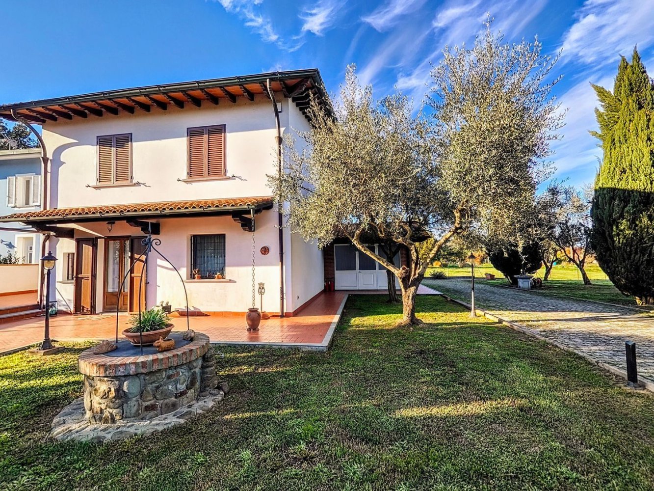 8 rooms Villa in Ponte Buggianese, Italy No. 275704