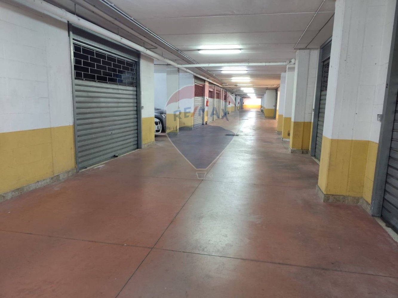 Garage in Bari, Italy 35m², Nr. 261813