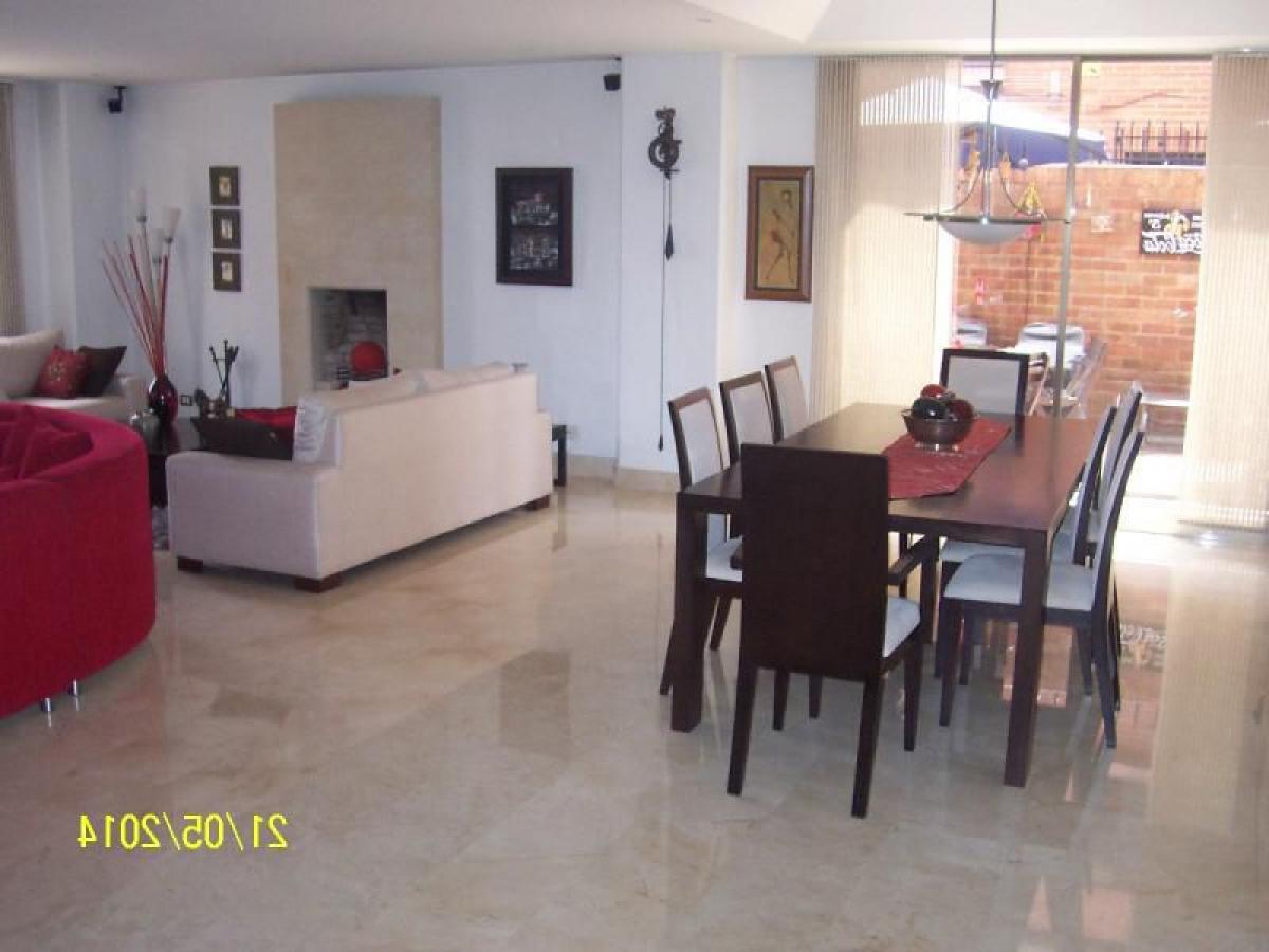 Casa de 3 dormitorios en Bogotá, Colombia No. 13807