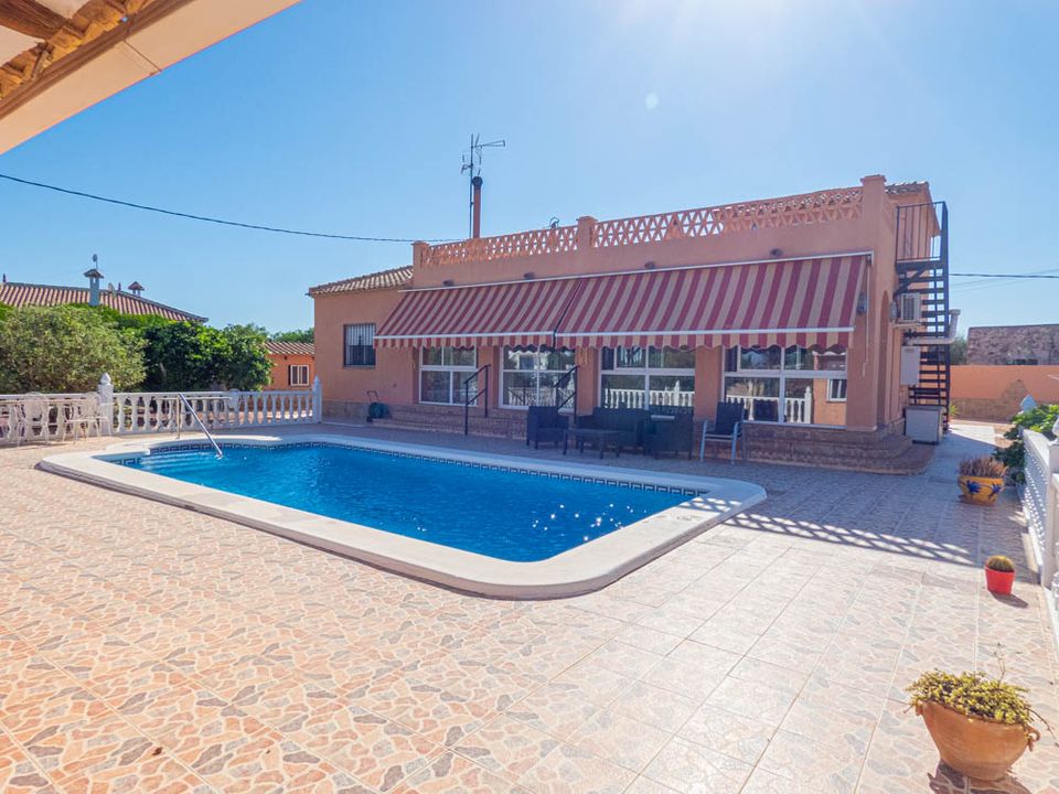 3 bedrooms Villa in Alicante, Spain No. 176508