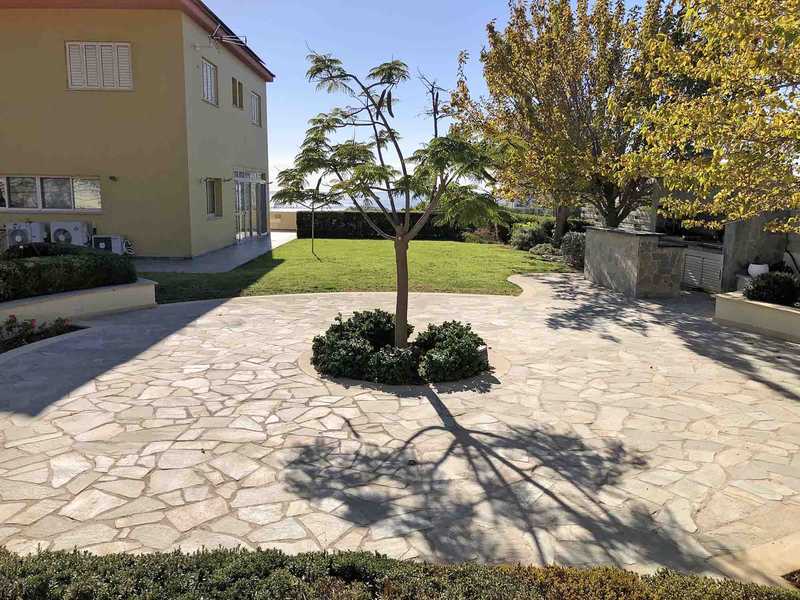 5 bedrooms Villa in Pyrgos, Cyprus No. 19869