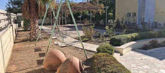 5 bedrooms Villa in Pyrgos, Cyprus No. 19869 2