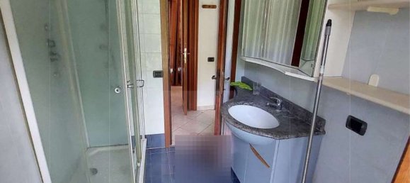 Квартира с 5 комнатами в Лавена Понте Треза, Италия № 179916 15