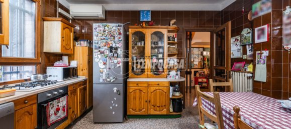 4 rooms House in Modena, Italy No. 75709 11